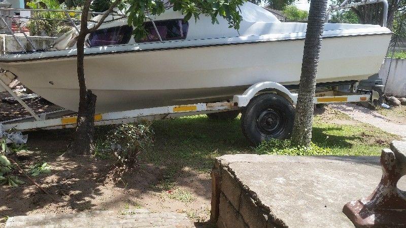 21.6ft cabin cruiser on trailer-need attention