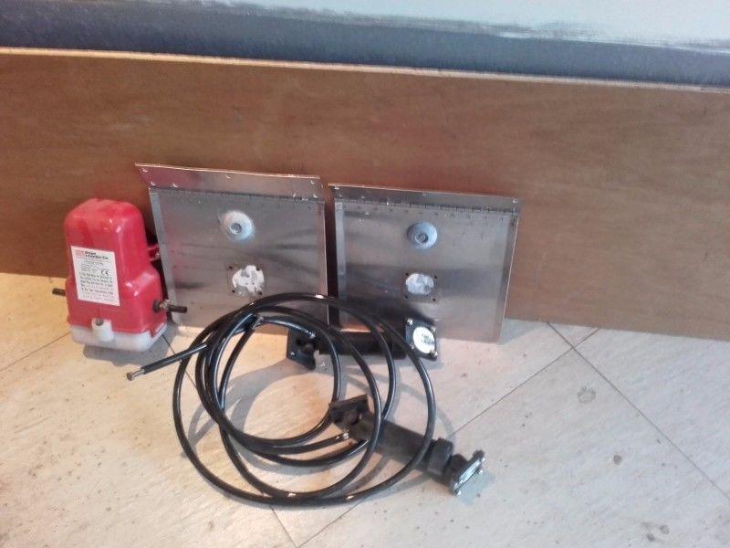 trimtab hydraulic boat leveler