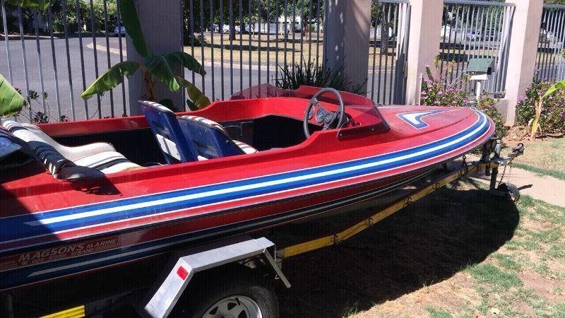 Speedboat on lisenced trailer with papers