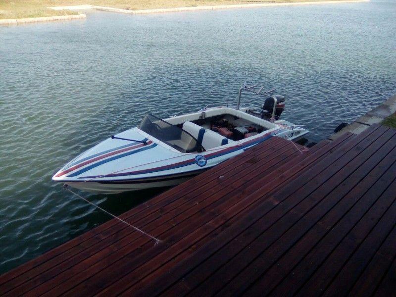 Striker Fishing Speedboat