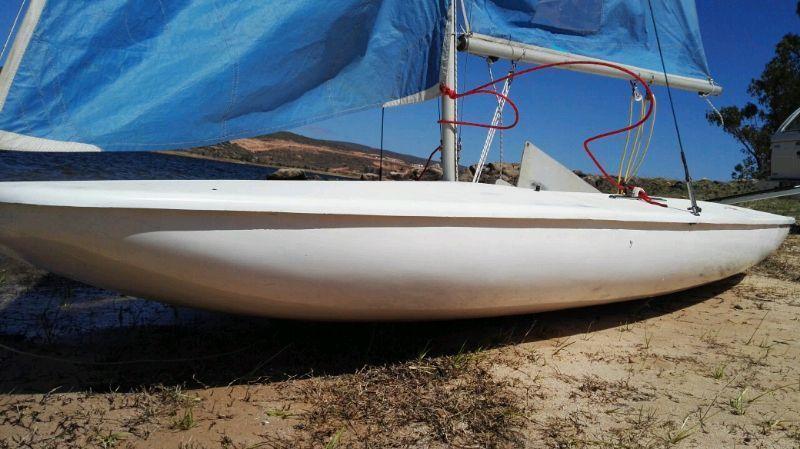 Dingy Sailing Boat (2 man)