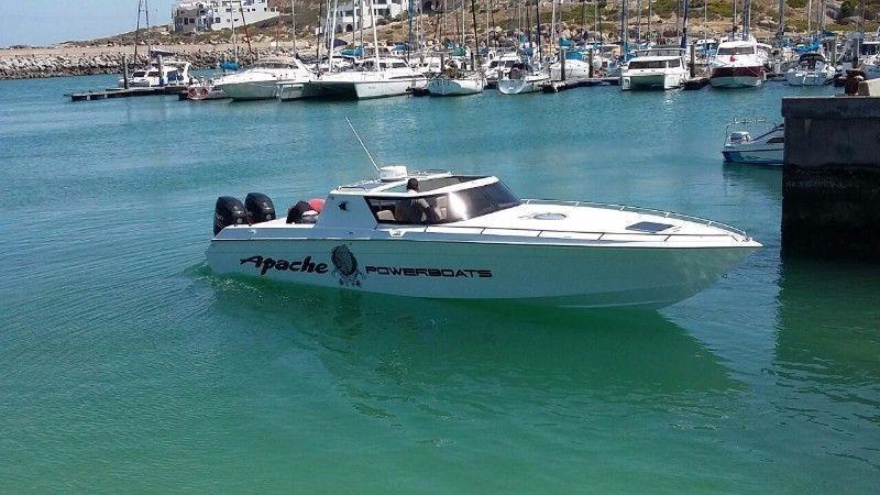 APACHE 33 Offshore Power Boat