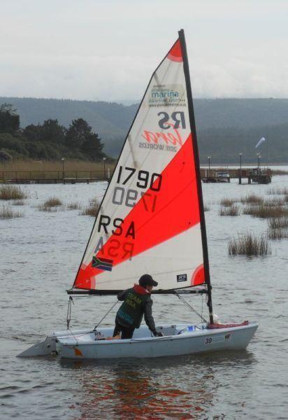 RS Tera - Perfect sailboat for ages 10-14 - great condition - 2 sails