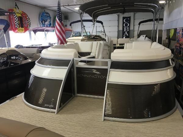 2017 Bennington 2550 QSR - 300HP G2 Evinrude - ESP tritoon - Pontoon - Barge - Boat