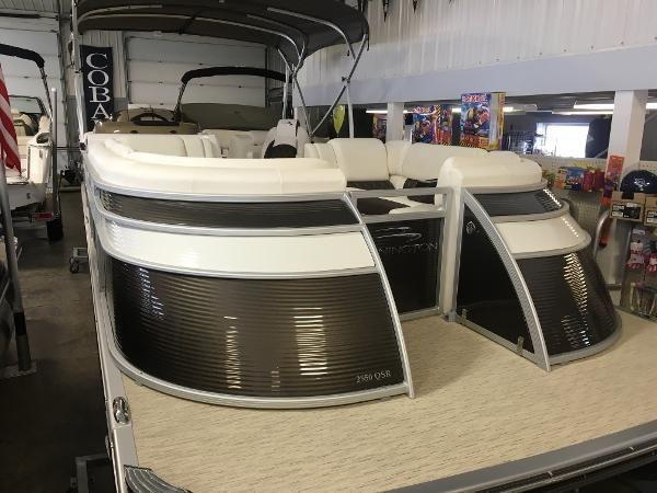 2017 Bennington 2550 QSR - 300HP G2 Evinrude - ESP tritoon - Pontoon - Barge - Boat
