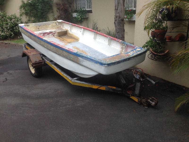 River Boat and licenced trailer for sale - Cathedral hull