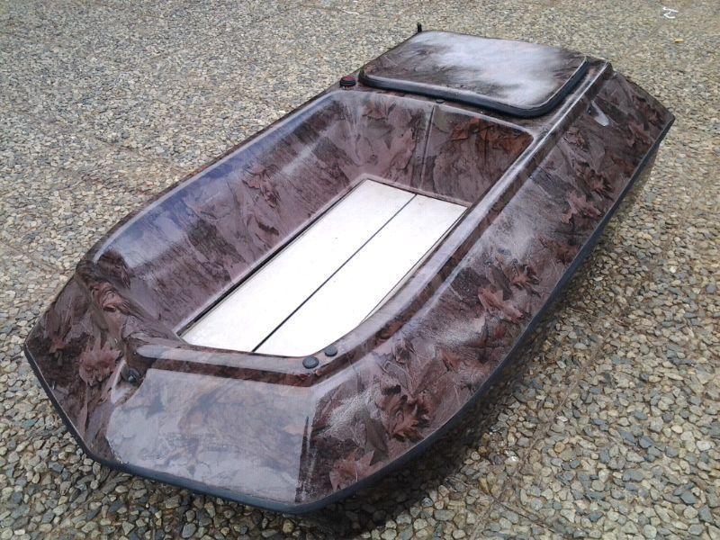 Optimus remote controlled bait boat