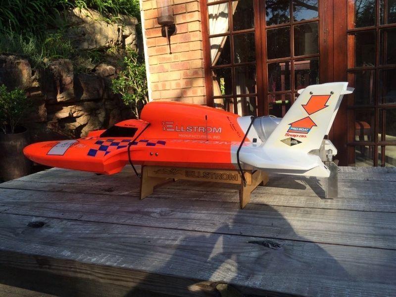 Miss Elam is a massive gas-powered 1/8-scale ready-to-run hydro. R/C Boat - Radio Controlled