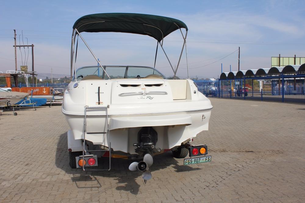 210 Searay Sundeck with 5.7 L Mercruiser inboard