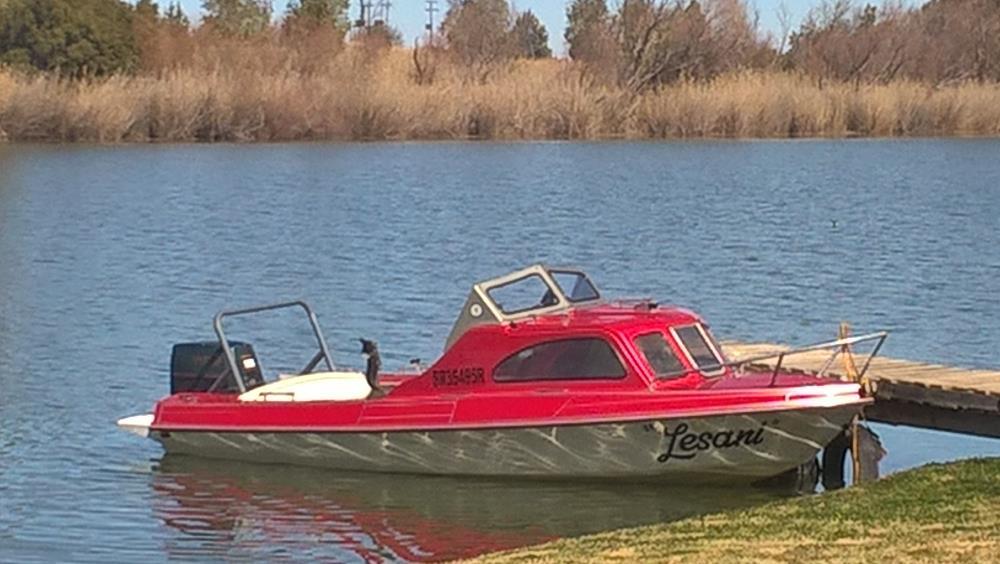Rooi kajuit boot te koop