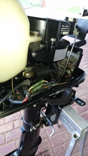 5hp Mercury 2-stroke Outboard Motor - Very good condition