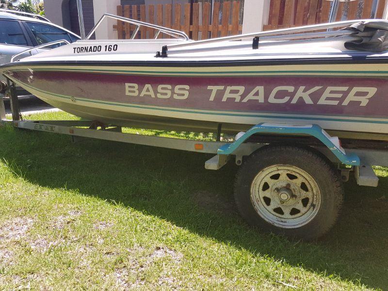 Torando 160 Bass project boat