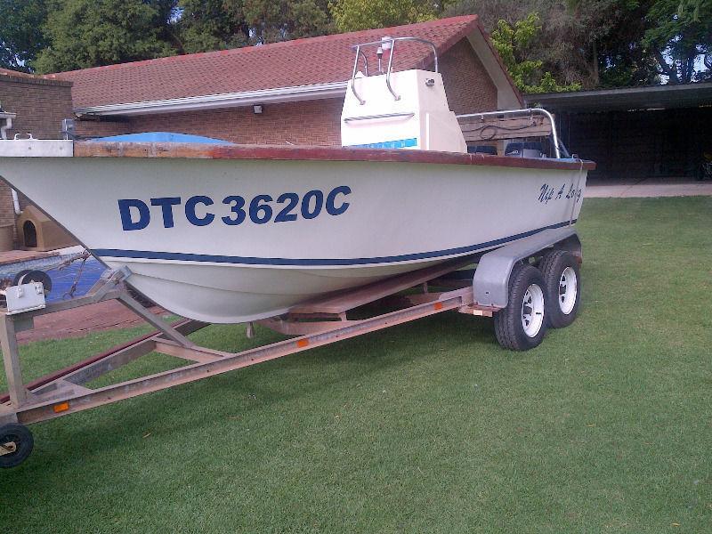 Ski Craft 5m with 2 x 40hp Yamaha Engines 2 stroke autolube no T/T on licensed trailer
