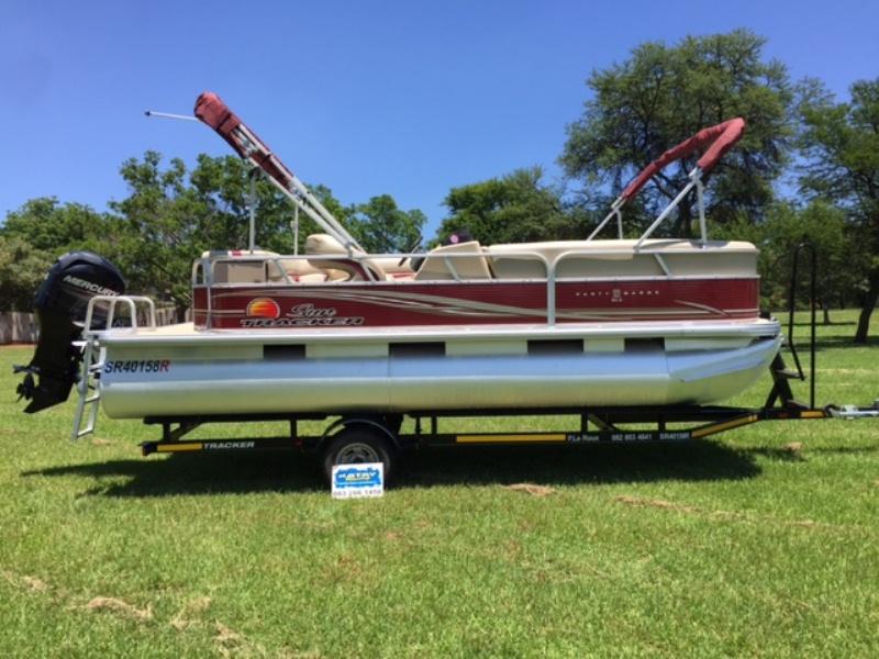2013 Sun Tracker Party Barge 22 DLX with 115Hp Mercury 4 Stroke