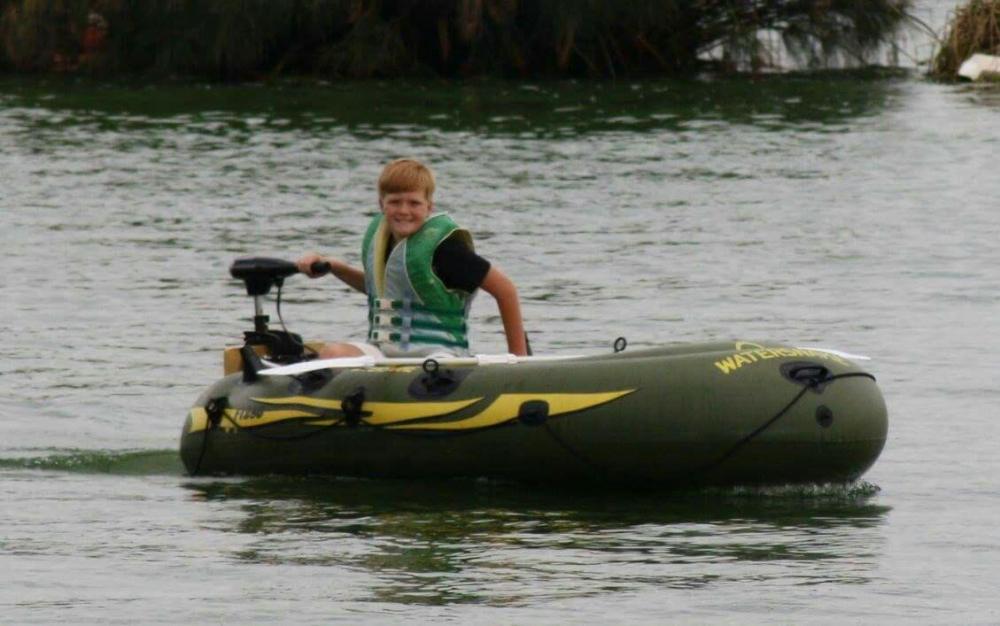 Inflatable 4 man boat with trolling motor, ors and pump