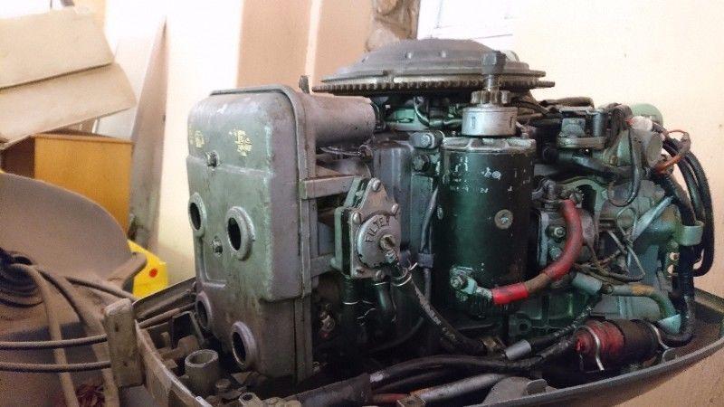 135 V4 Evinrude Motor with Controls