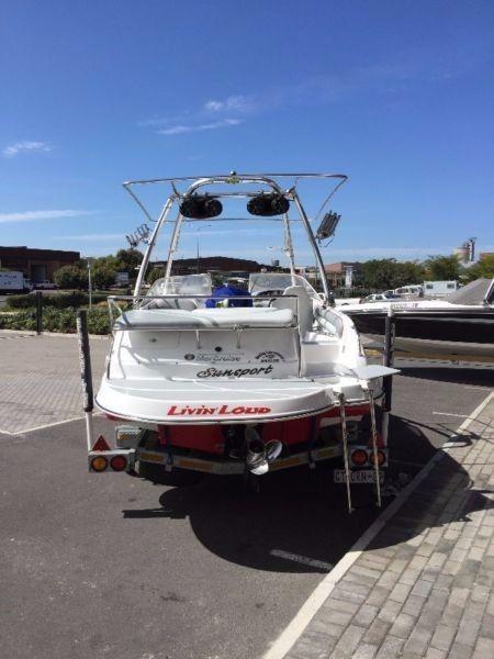 SUNSPORT 2250 with Wake Tower