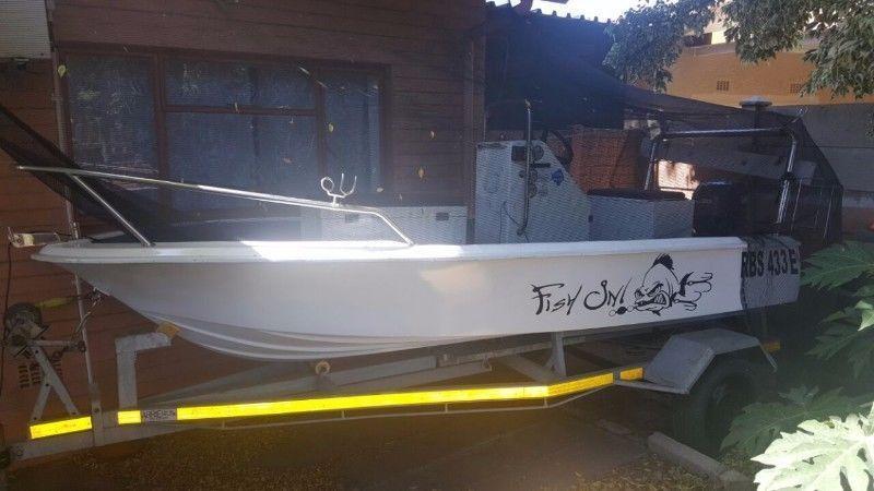 4.2meter boat with 30hp yamaha R40-000 NOT NEGOTIABLE