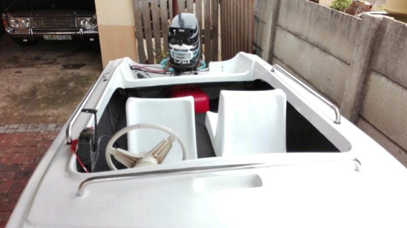 4.1 metre Malibu speedboat