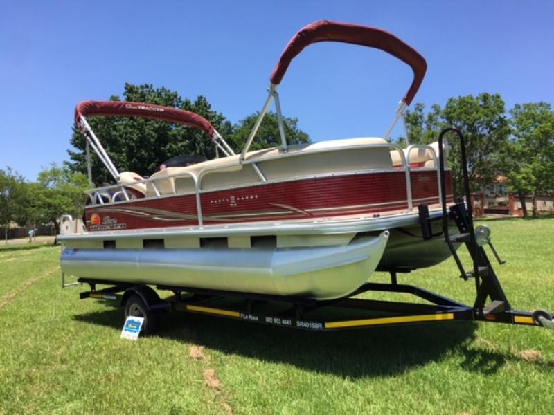 2013 Sun tracker party barge 22 Dlx with 115hp mercury 4 stroke