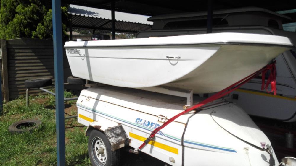 Expression 290 boat and outboard motor