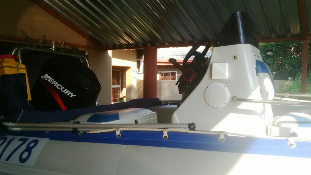 Stealth Semi Rigid 6M 125hp Mercury motor