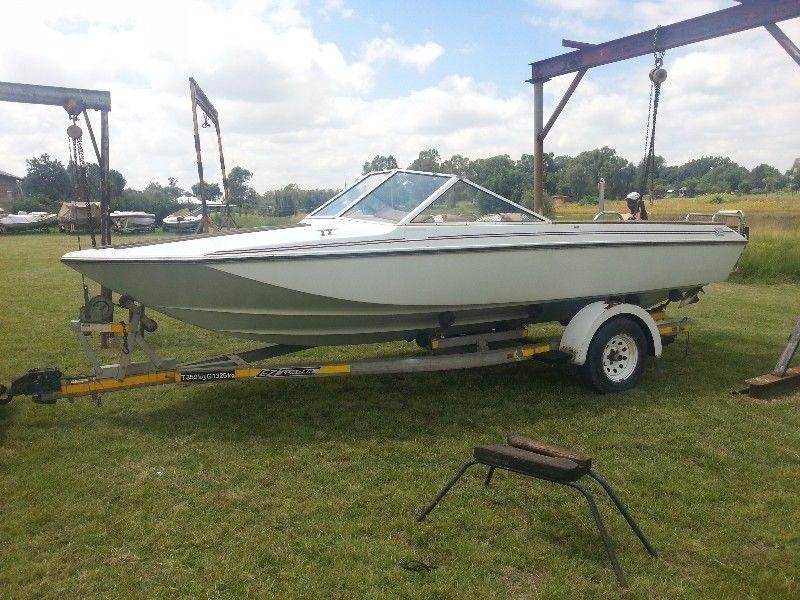 20ft Boat on trailer