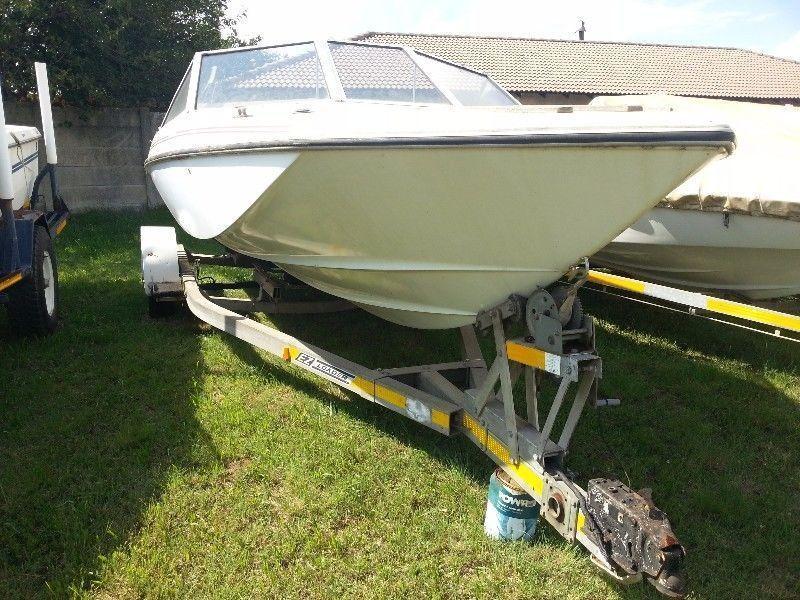 20ft Boat on trailer