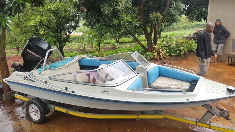 Boat Raven with 115 hp Mercury