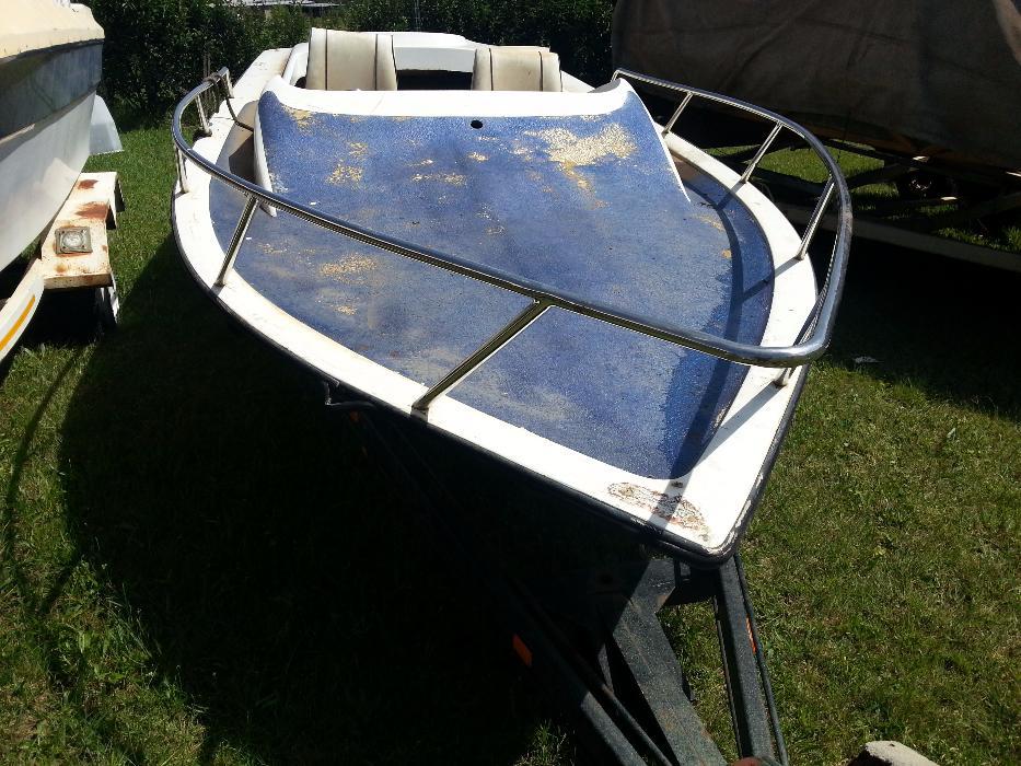 17.5ft Boat on trailer