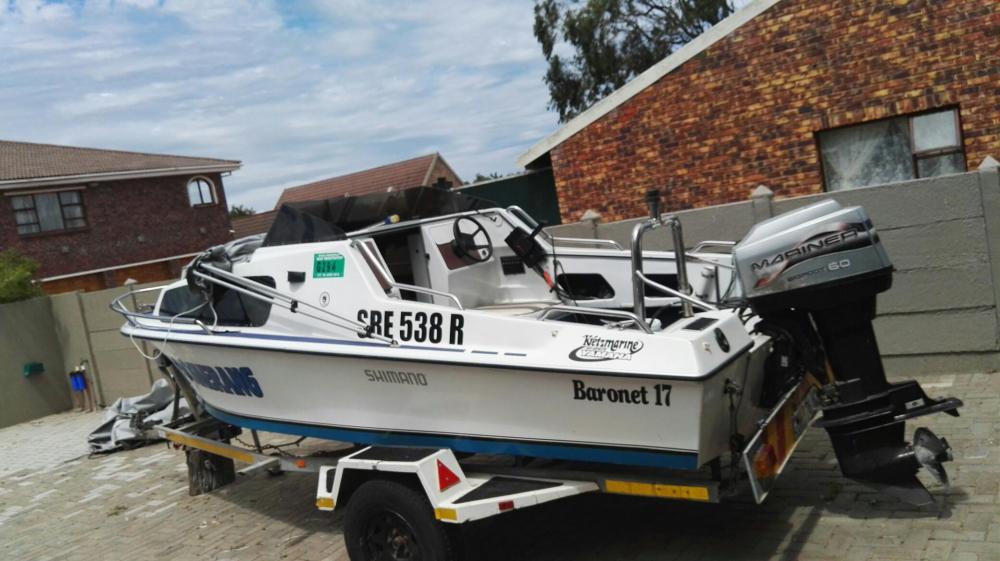 Cabin Baronet boot met 60hp Mariner Bigfoot