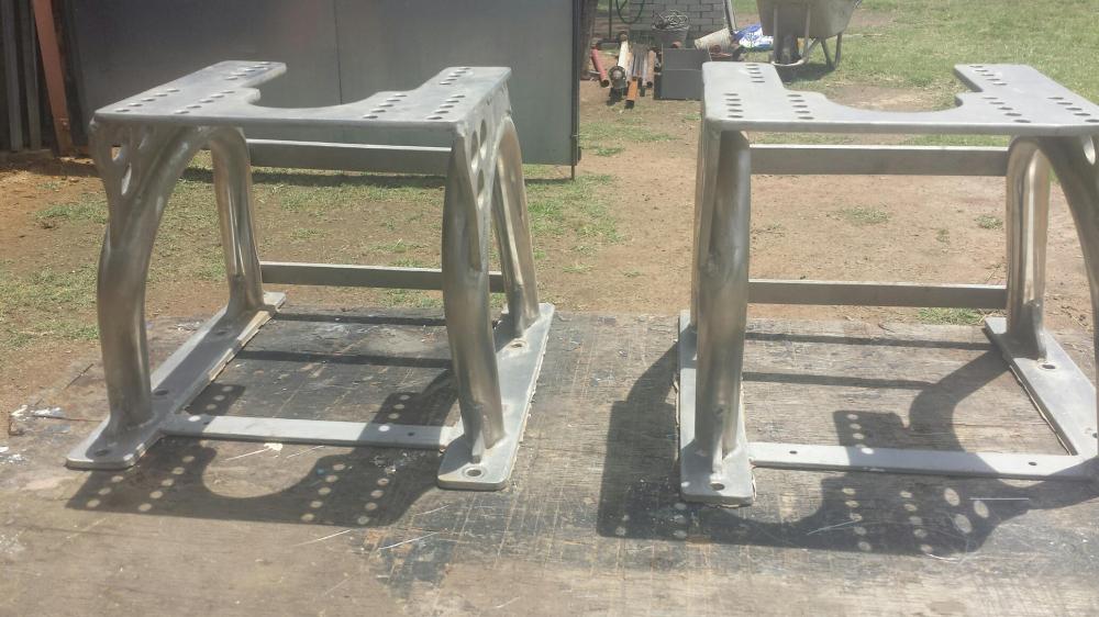 Outboard out mount brackets