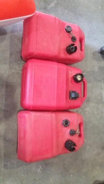 Outboard fuel tanks