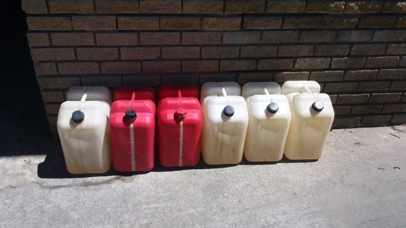 Outboard fuel tanks