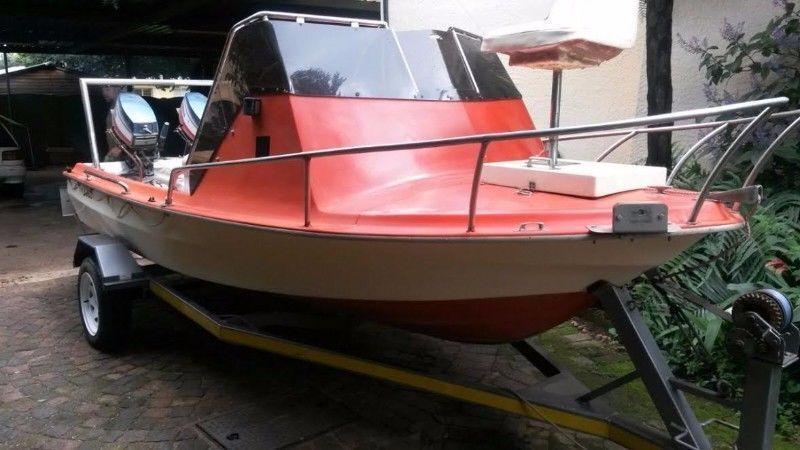 Ski Boat with 2 x 35 HP Yamaha Long Shaft Outboard Motors