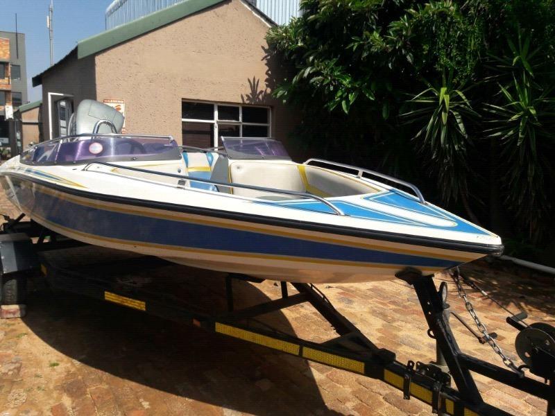 Sea boat + motor, trailer, cover and skii' s!!!