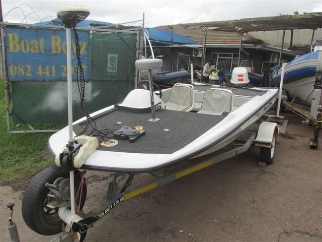 Puma Bass 4,5m on trailer