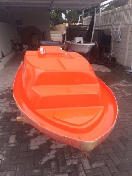 BOAT MOLDS AND MATERIALS