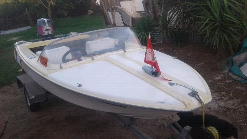 Kretz marine ski boat