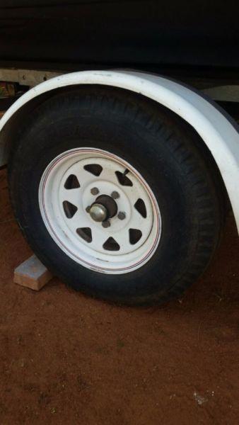 18ft Extaski with brand new seats, comes with 175 Johnson in excellent condition