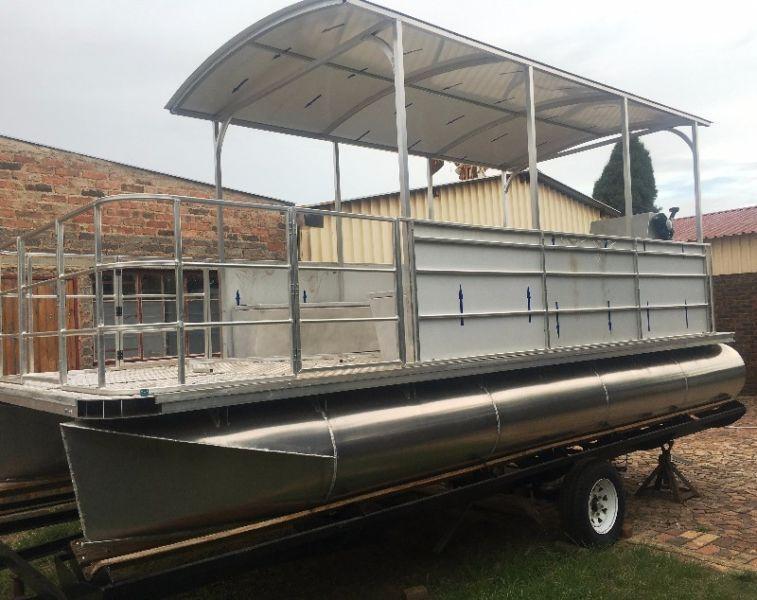 Pontoon boat 6m on licenced trailer NEW