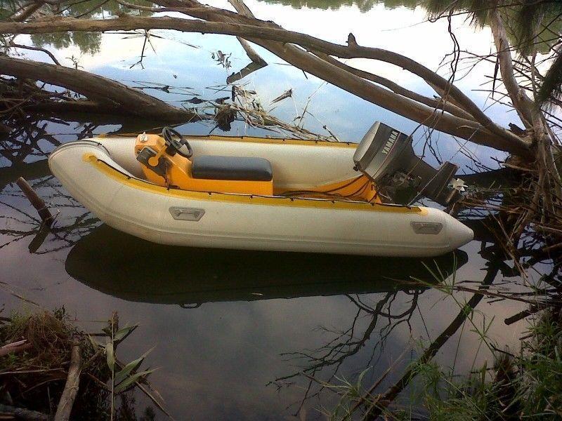 SEMI-RIGID RUBBER DUCK WITH ENGINE AND TRAILER
