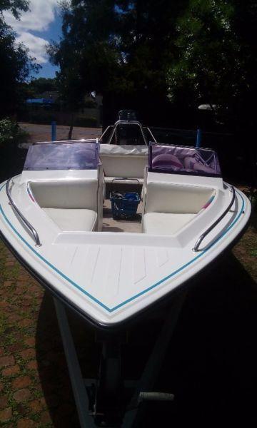 boat and trailer in excellent condition for sale