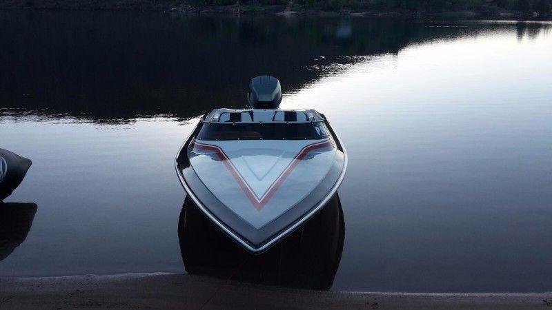 SpeedKing Speedboat with 90hp V4 Evinrude