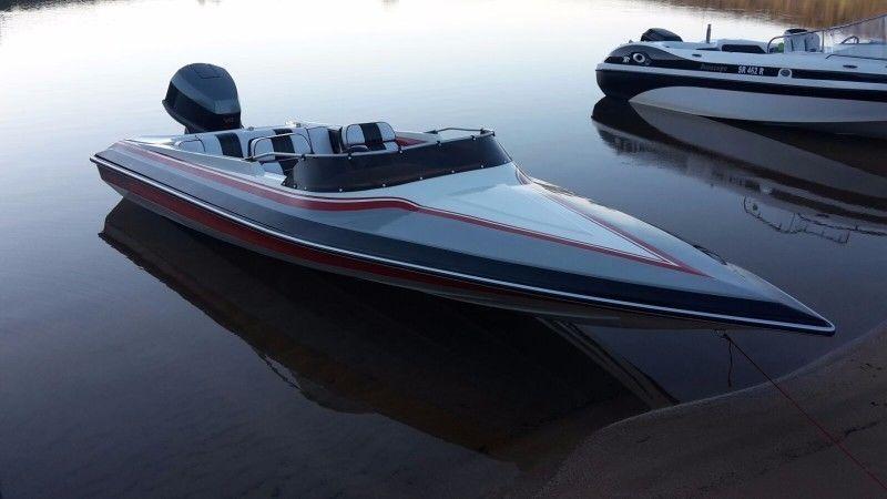 SpeedKing Speedboat with 90hp V4 Evinrude