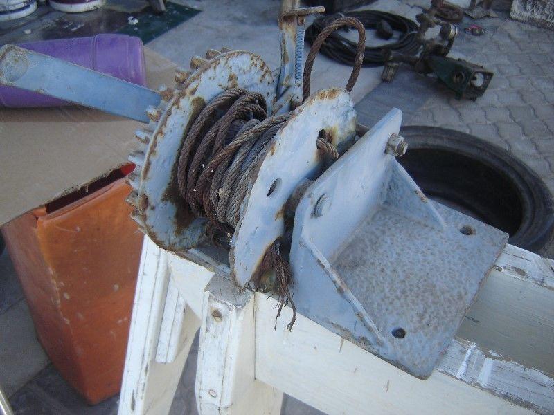 Trailer boat winch