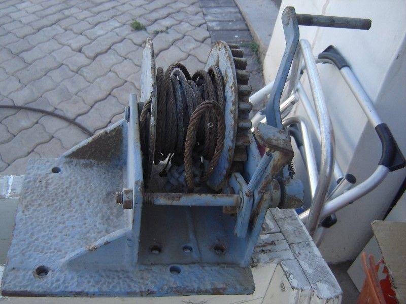 Trailer boat winch