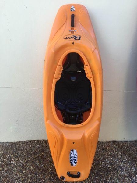 Almost brand new Riot Astro White water kayak & paddle & splash cover