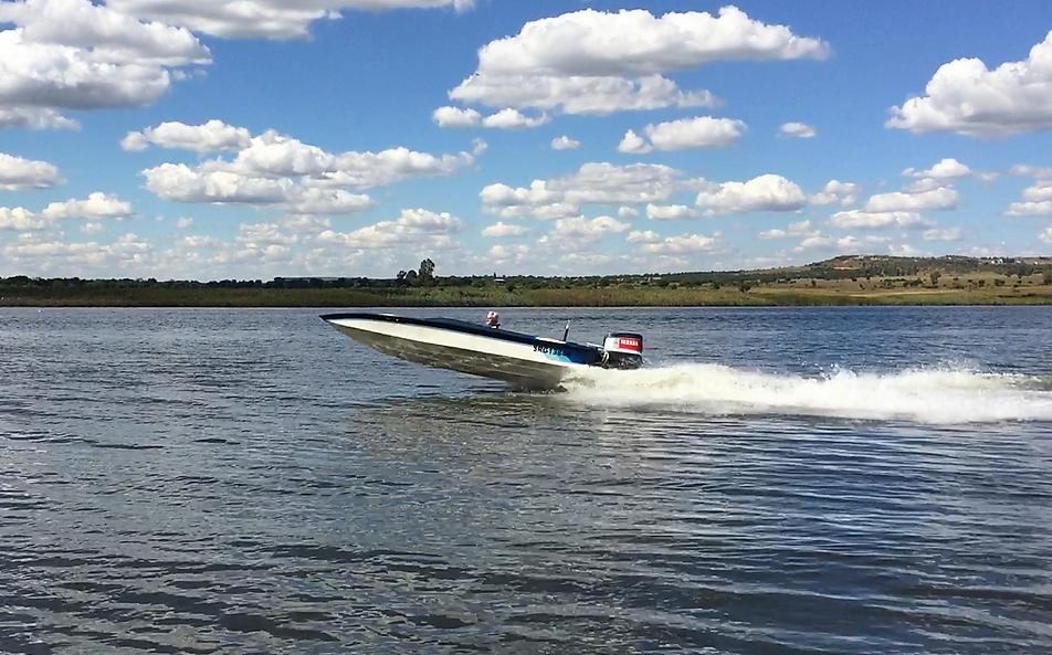 17ft Raven with 200Hp Yamaha autolube(Potch)