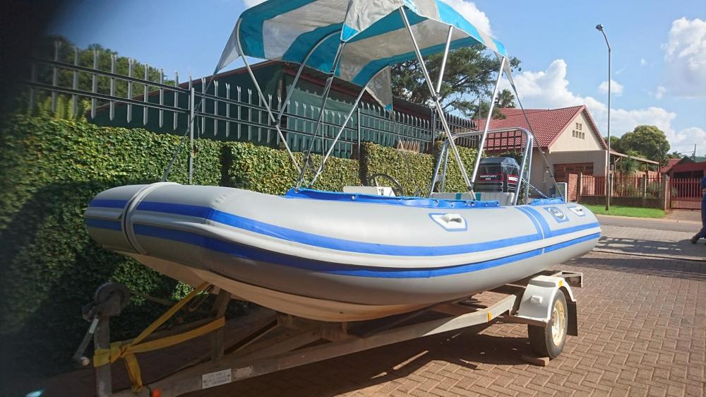 Prestige semi rigid catamaran hull